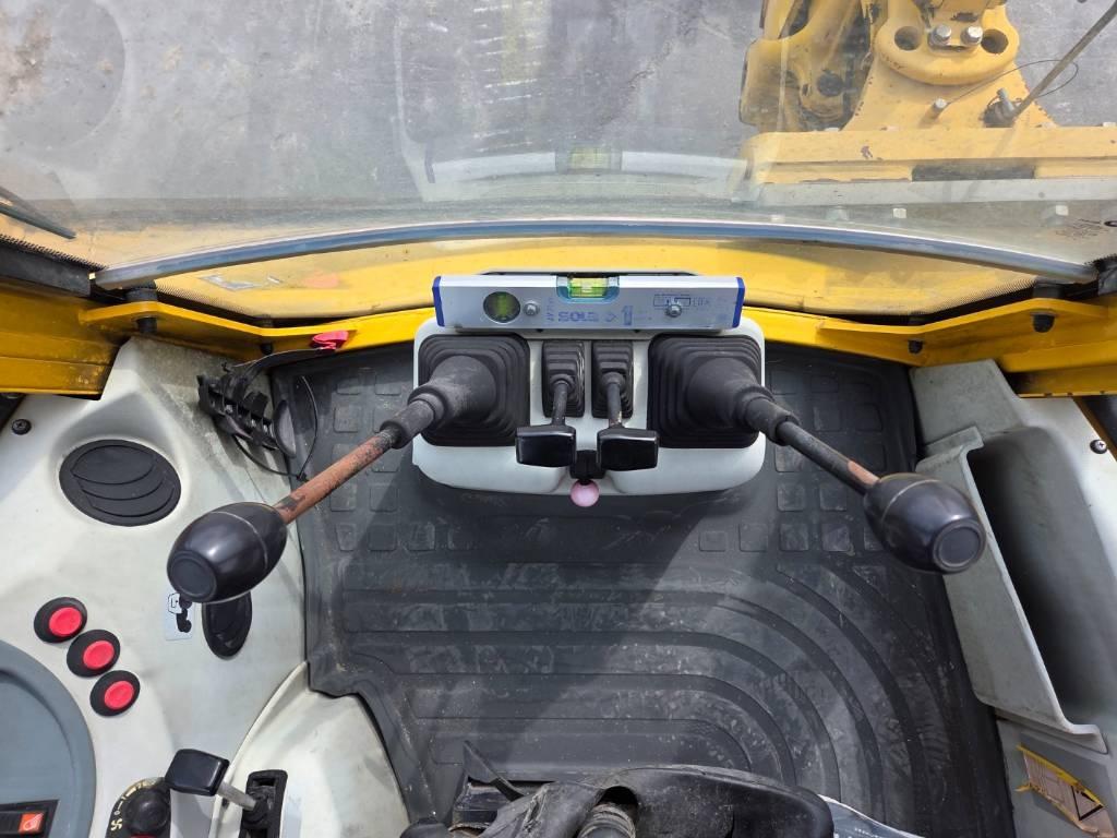 Komatsu WB 93 R-2 Retrocargadoras