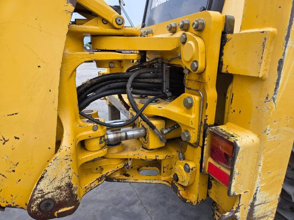 Komatsu WB 93 R-2 Retrocargadoras